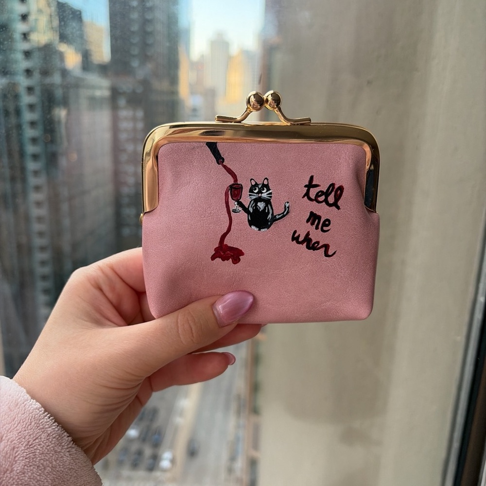 Funny cat with wine hand painted coin purse - Picture 2 of 2